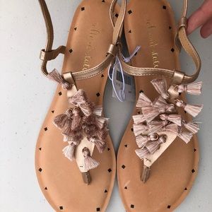 NWT cute tassel sandal